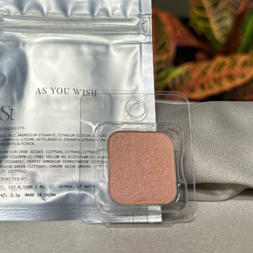 Seint shimmer eyeshadow in As You Wish